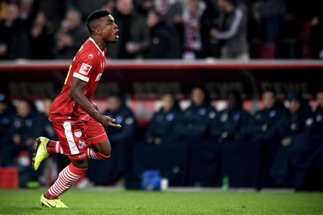 康宁汉姆20+10詹姆斯空砍三双 活塞险胜湖人